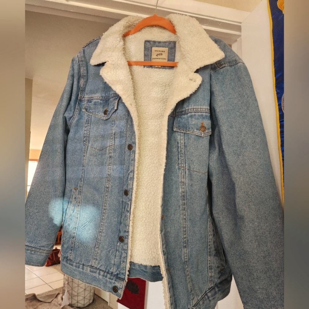 Denim jacket with synthetic sheets lining inside- men's large